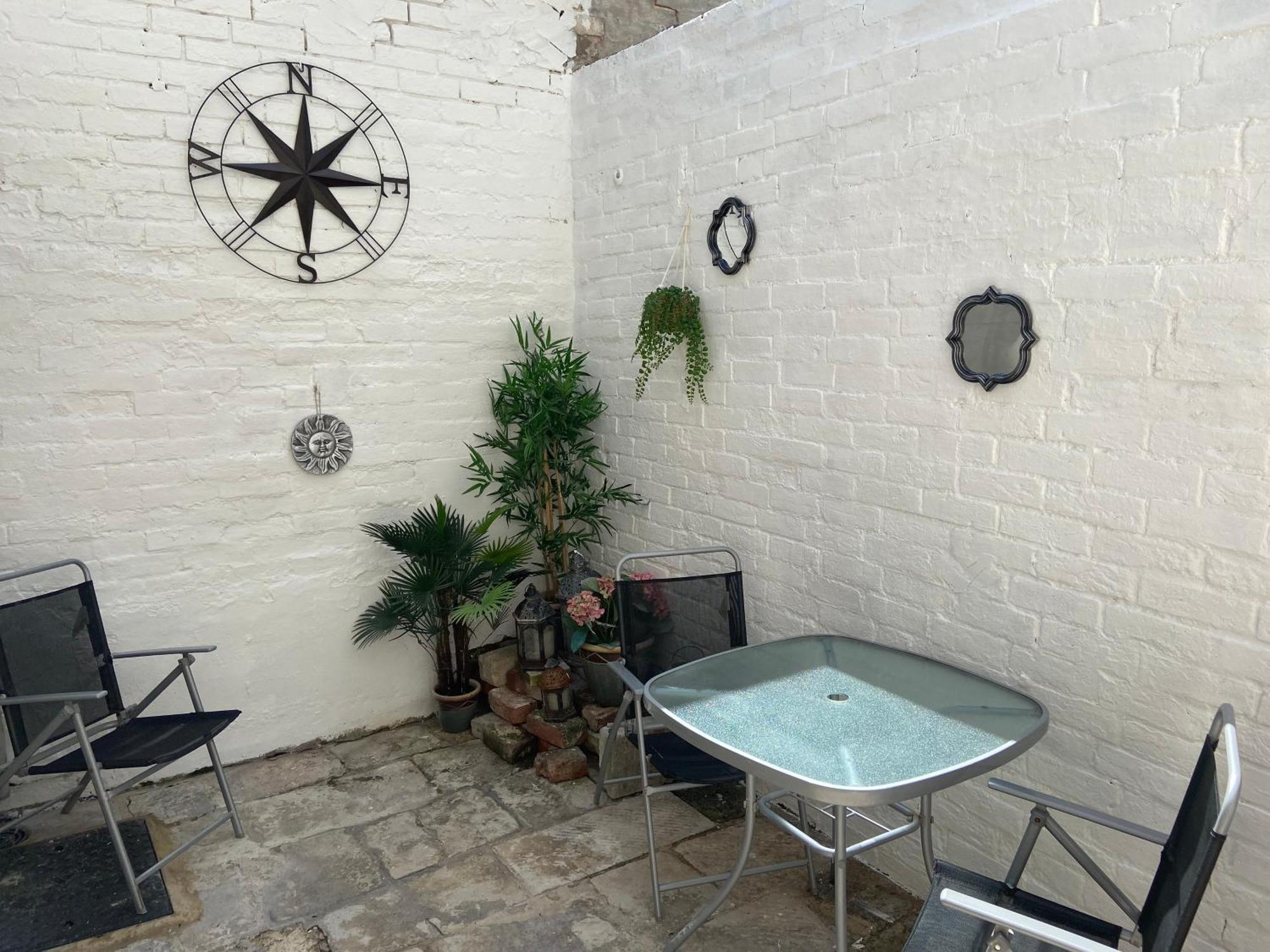 A Stones Throw To The Beach :-) Weymouth Exterior photo